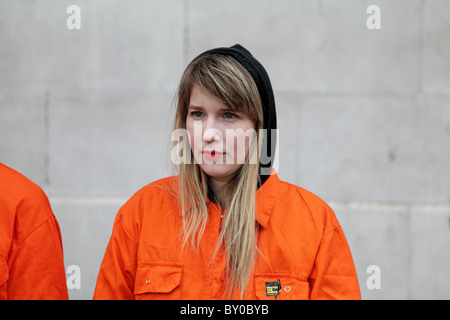 Demonstrant im jenseits Worte: stummer Zeuge Ungerechtigkeit. Die London-Guantánamo-Kampagne Stockfoto