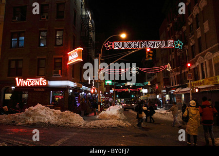 New Yorker Stadtteil Little Italy in einer kalten Nacht nach einem Schneesturm Stockfoto