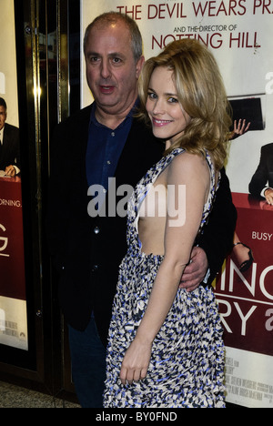 Rachel McAdams und Roger Michell besucht die UK Premiere von Morning Glory bei The Empire Leicester Square, London, 11/01/2011 Stockfoto