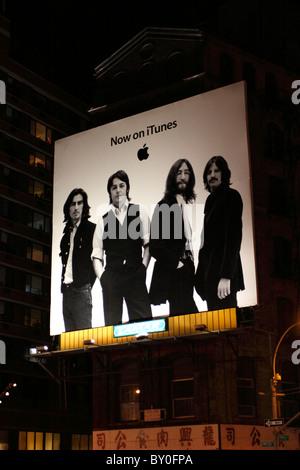 Beatles-Plakatwand am Canal St. in New Yorks Chinatown Stockfoto