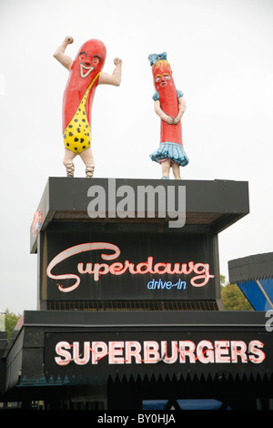 Superdawg Wahrzeichen Antrieb in Hamburger und Hot Dog stand an Chicagos Northwest Side in Norwood Park. Stockfoto