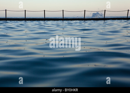 Avalon-Pool bei Dämmerung, Avalon Beach, Sydney, Australia Stockfoto