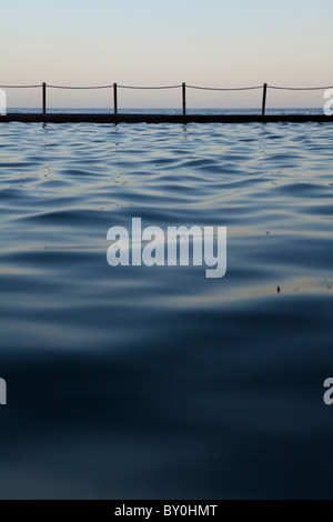 Avalon-Pool bei Dämmerung, Avalon Beach, Sydney, Australia Stockfoto