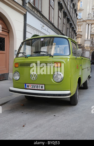 Ein VW Einzelkabine Pickup (Typ2) im Zentrum von Wien, Österreich. Stockfoto