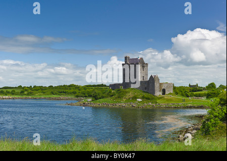 Dunguaire Castle, restaurierten Turmhaus aus dem 16. Jahrhundert, Kinvara, County Galway, Irland Stockfoto