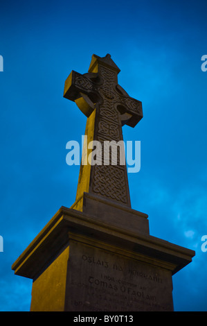 Keltisches Kreuz Denkmal Symbol in Clifden, Connemara, County Galway, Irland Stockfoto