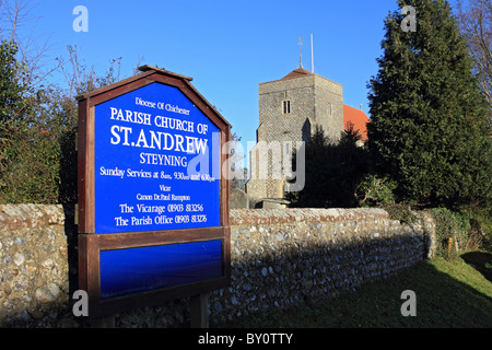 St Andrew Pfarrkirche in Church Street, Steyning, West Sussex, England UK. Stockfoto