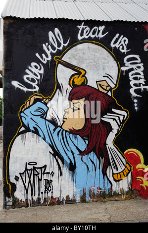 "Liebe wird tear us apart" Graffiti London UK Stockfoto