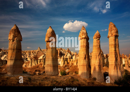 "Liebe das Tal" in Kappadokien, berühmt für seine Felsformationen in phallische Form, Anatolien, Türkei. Stockfoto