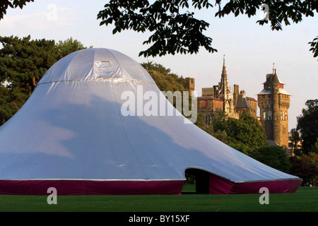 Das No Fit Staatszirkus Zelt, Bute Park, Cardiff. Stockfoto