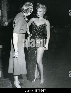 ZSA ZSA GABOR Ungarisch-amerikanische Schauspielerin während der Dreharbeiten der drei Ring Circus im Jahr 1954 Stockfoto