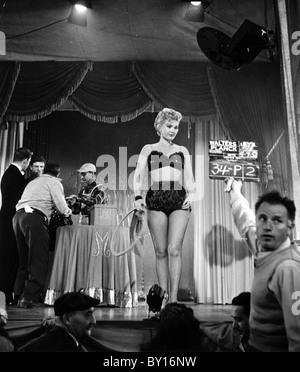 ZSA ZSA GABOR Ungarisch-amerikanische Schauspielerin während der Dreharbeiten der drei Ring Circus im Jahr 1954 Stockfoto