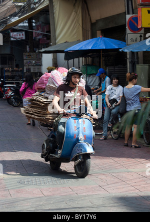 Oldtimer Vespa Roller Chinatown Bangkok Stockfoto