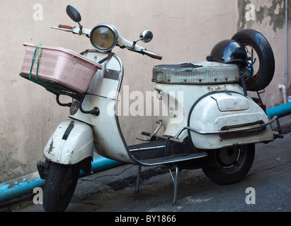 Oldtimer Vespa Roller Chinatown Bangkok Stockfoto