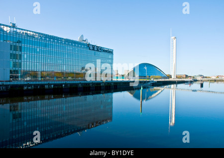 Turm Glasgow Science Centre, River Clyde & Crown Plaza Hotel in Herbst Glasgow Schottland Stockfoto