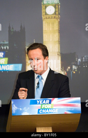 Führer der britischen Konservativen David Cameron MP. Silvester Rede 2. Januar 2010. Sansomes Farm Studios, nr Woodstock, Oxon. Stockfoto