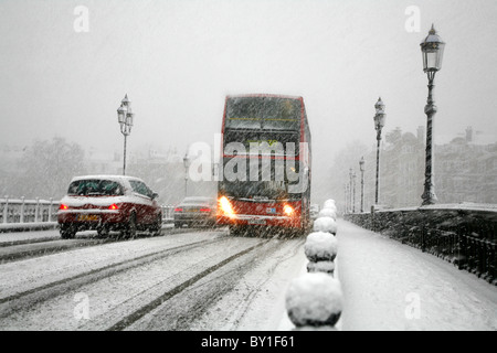 Snow Blizzard auf Battersea Bridge, Chelsea, London, UK Stockfoto