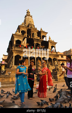 Asien, Nepal, Kathmandu, Tal von Kathmandu, Patan Durbar Square, UNESCO-Weltkulturerbe, Patan; Krishna Mandir des 7. Jahrhunderts Stockfoto