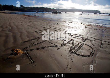 Neuseeland, Südinsel, Stewart Island.   "Ich liebe Stewart Island NZ" in den Sand auf einer der Inseln groß geschrieben Stockfoto