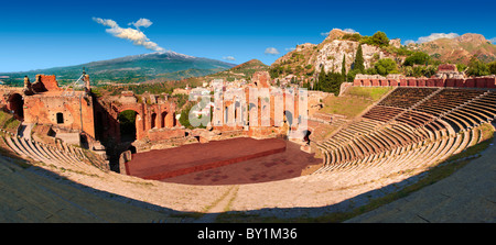 Taormina griechischen Amphitheater mit Ätna in der Ferne, Sizilien Stockfoto