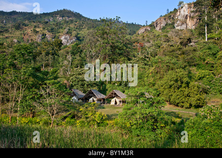 Tented Unterkunft auf einem Bauernhof in der Nähe von Soni im westlichen Bogen der Usambara Berge. Stockfoto