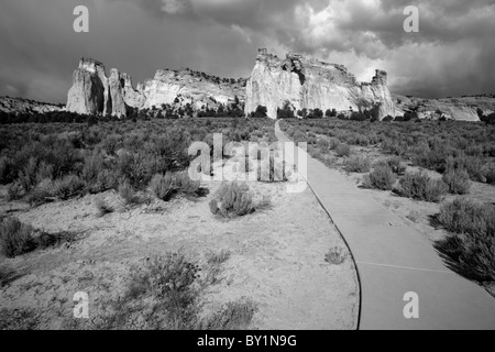 USA, Utah, Grand Staircase-Escalante Nationalmonument.   Grosvenor Arch, ein einzigartigen doppelten Sandstein Bogen befindet sich nur auf die Stockfoto