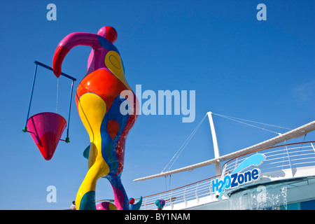 Freedom Of The Seas, einem der größten Kreuzfahrtschiff der Welt, durch das Karibische Meer, Amerika. Stockfoto