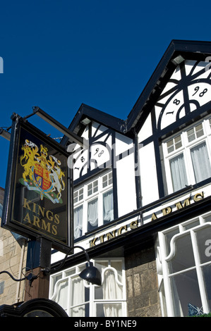 UK, Nord Wales; Llandudno. Pub Schild und halbe Fachwerkhaus Pub in der viktorianischen Seestadt Stadt Llandudno Stockfoto