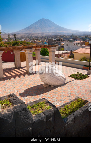 Der Yanahura Sicht mit dem Vulkan El Misti in Arequipa, Peru, Südamerika. Stockfoto