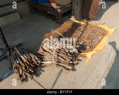 Zimt wird verkauft in einem Markt, Hoi an, Vietnam Stockfoto