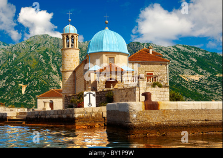 Unsere Liebe Frau von den Felsen Insel Kirche (Gospa od Skrpjela), Bucht von Kotor, Montenegro Stockfoto