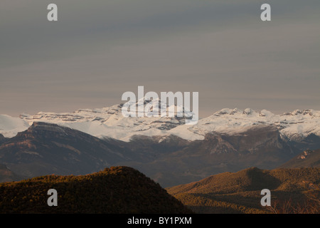 Sonnenuntergang am Las Tres Sorores Spitzen - Añisclo, Monte Perdido und Marboré, Nationalpark Ordesa und Monte Perdido, Huesca, Spanien Stockfoto