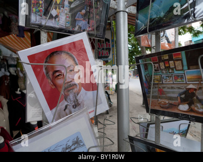 Läden, Plakate und Postkarten in Dalat, Vietnam Stockfoto