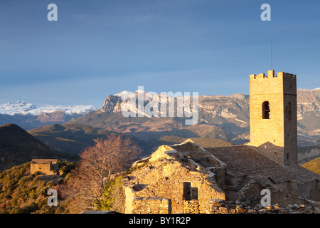 Blick auf Sorores und Peña Montañesa Gipfel von Muro de Roda, Tal von La Fueva, Huesca, Spanien Stockfoto