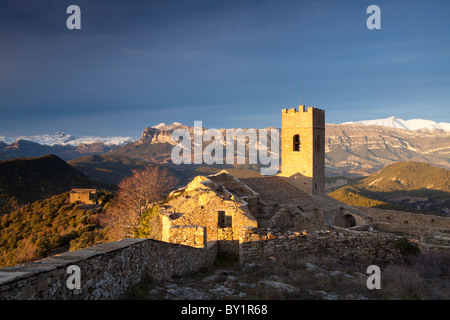 Blick auf Sorores, Peña Montañesa und Cotiella Gipfel von Muro de Roda, Tal von La Fueva, Huesca, Spanien Stockfoto