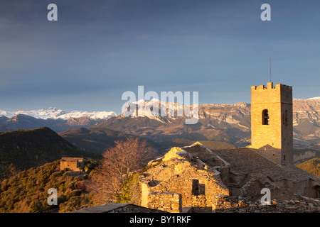 Blick auf Sorores und Peña Montañesa Gipfel von Muro de Roda, Tal von La Fueva, Huesca, Spanien Stockfoto