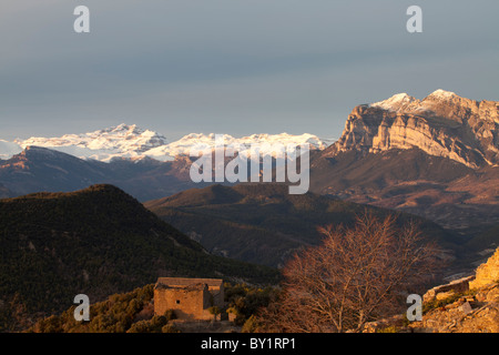 Blick auf Sorores und Peña Montañesa Gipfel von Muro de Roda, Tal von La Fueva, Huesca, Spanien Stockfoto