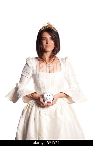 schöne glückliche Braut hält ein Sparschwein (isoliert auf weiss) Stockfoto