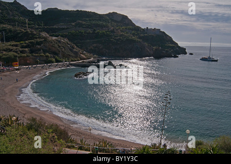 Strand Playa Cala Cortina vor den Toren der Stadt Cartagena in der Region Murcia, Süd-Ost-Spanien Stockfoto