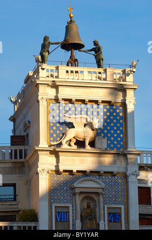 In der Nähe von St Mark's Clock Tower, Venedig Italien Stockfoto