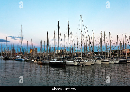 Segelboote an der Moll De La Fusta Port Vell Barcelona Spanien Stockfoto