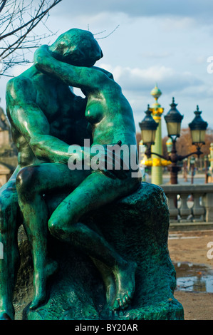 Paris, Frankreich, öffentliche Skulptur, romantische moderne Kunst, im Freien ausgestellt, Rodin der Kuss, (Place de la Concorde), urbane Kunst Paris, Romantik, romantische Kunst Stockfoto