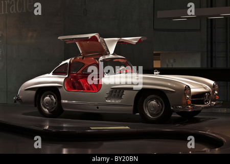 Deutschland, Stuttgart, Mercedes-Benz-Museum, 1955 Mercedes-Benz 300 SL Coupé Stockfoto