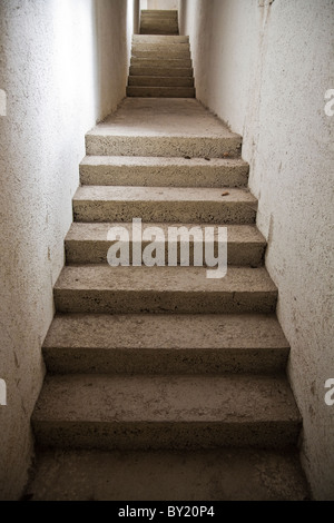 Eine einsame Treppe ins nichts in einem bayerischen Schloss Stockfoto
