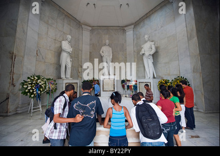 Karibik, Dominikanische Republik, Santo Domingo, kolonialen Stadtteil, Touristen am Altar De La Patria; Denkmal für Duarte, Stockfoto