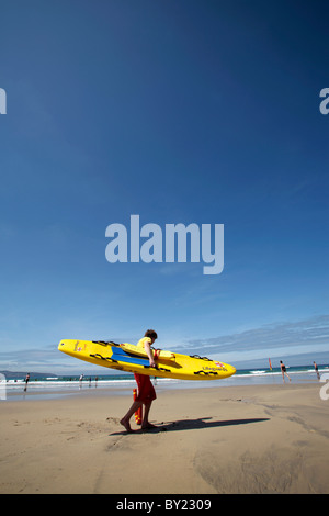 England; Cornwall. Strand Rettungsschwimmer am Gwithian Sandstrand in der Nähe von Hayle. Stockfoto