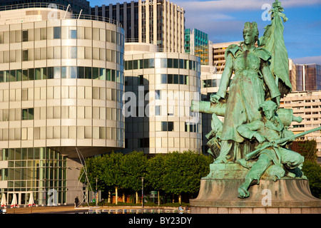 Statue in La Défense, dem wichtigsten Geschäftsviertel in Paris, Frankreich Stockfoto