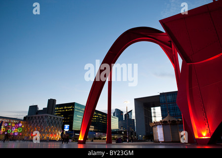 L' Araignée Rouge von Alexander Calder in La Défense, Paris, Frankreich Stockfoto
