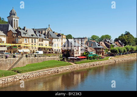 Europa, Frankreich, Dordogne, Montignac. Markt-Stadt von Montignac auf der Vézère. Stockfoto