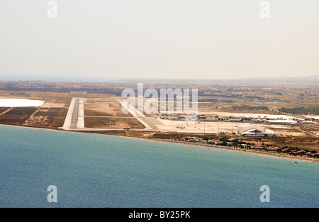 Start-und Landebahn Annäherungsschlag am Flughafen Larnaca, Zypern Stockfoto